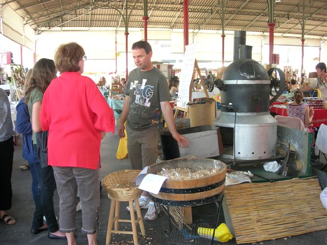 Démonstration de torréfaction de cacahuètes du Val d'Adour